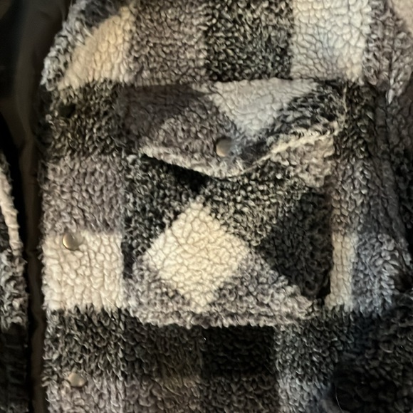 Cozy warm jacket for a boy or a girl. Fit size 10 to 12. - Picture 2 of 5